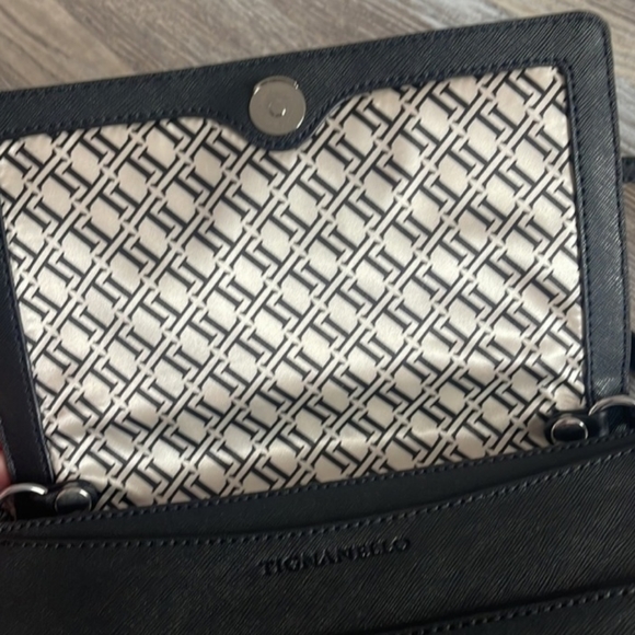 Tignanello NWOT Crossbody Bag - Picture 4 of 6